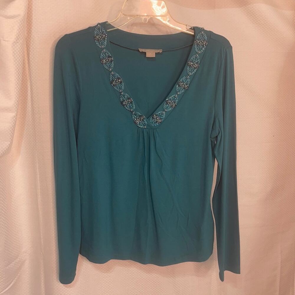 Janeville M teal v neck long sleeve bejeweled euc